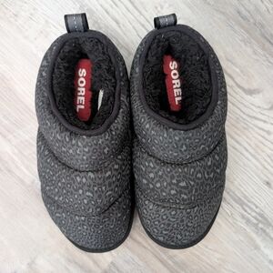 Sorel Kids' Black and Gray Leopard Slippers